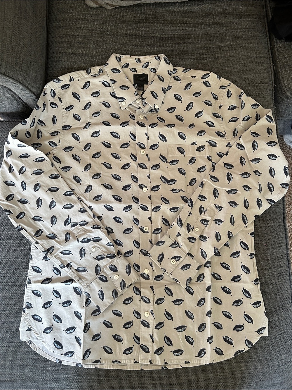 14th & Union khaki Button-Down Shirt with Navy Leaf Print, size XL, NWOT